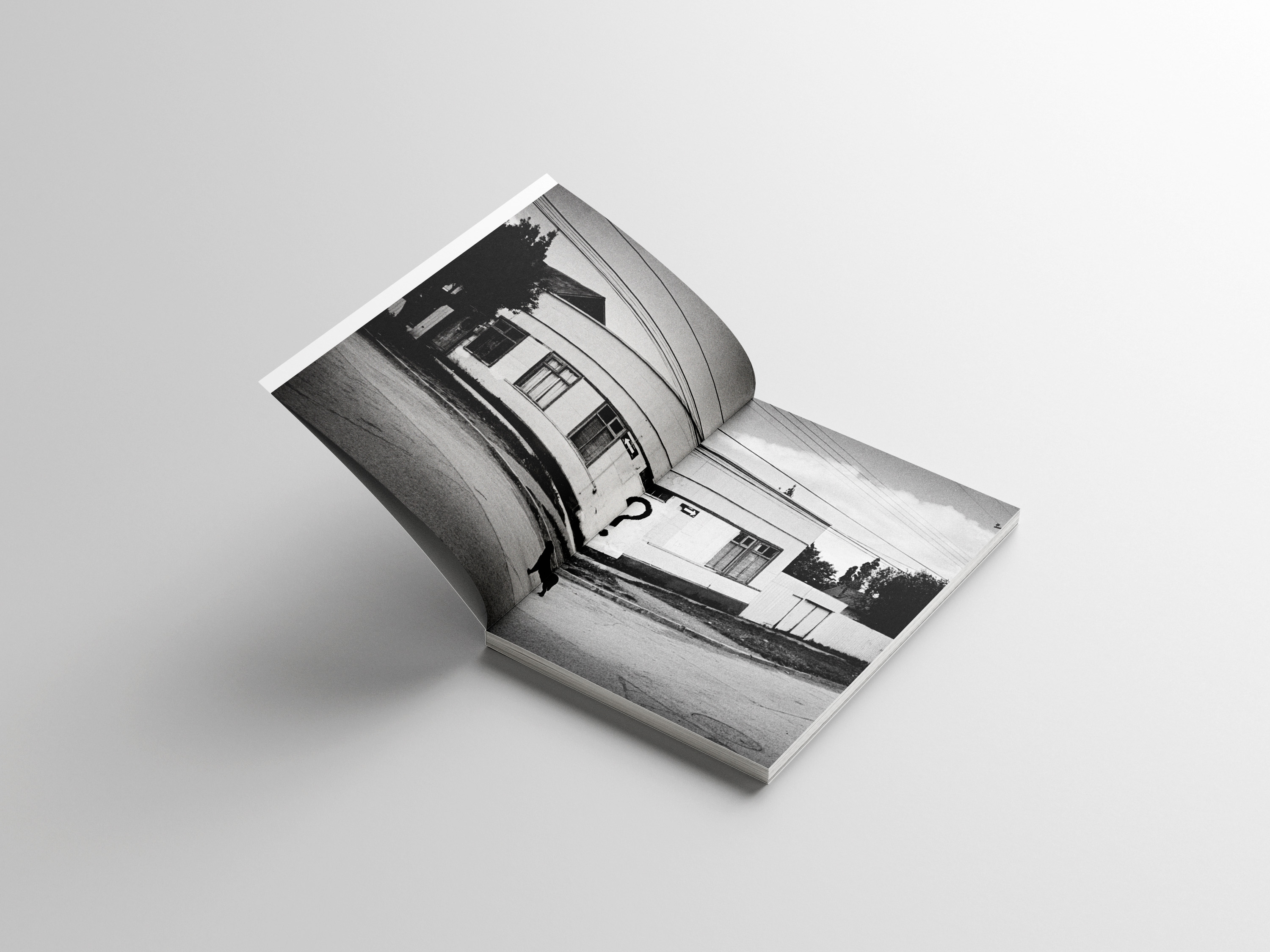 Straed 6 le fanzine ouvert sur une photographie de Morgan Labbé