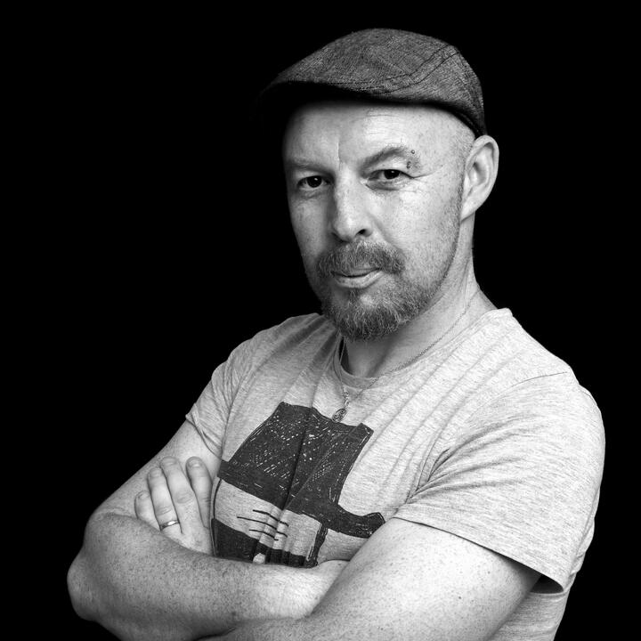 Portrait de Loïc Moyou photographe et memebre du Collectif Straed