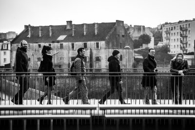 Photogrphie des particpants au 1er fanzine du collectif STRAED devant les Capucins - photographie de rue à Brest